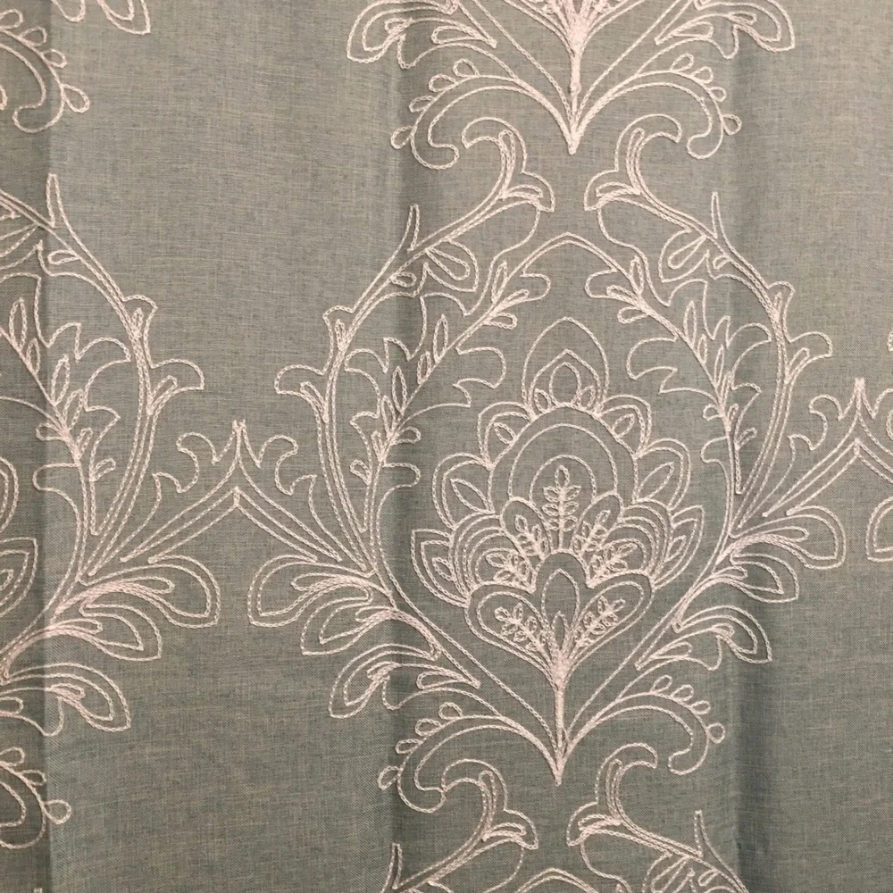 Shower curtain embroidery Green & white Room & Retreat NWOT